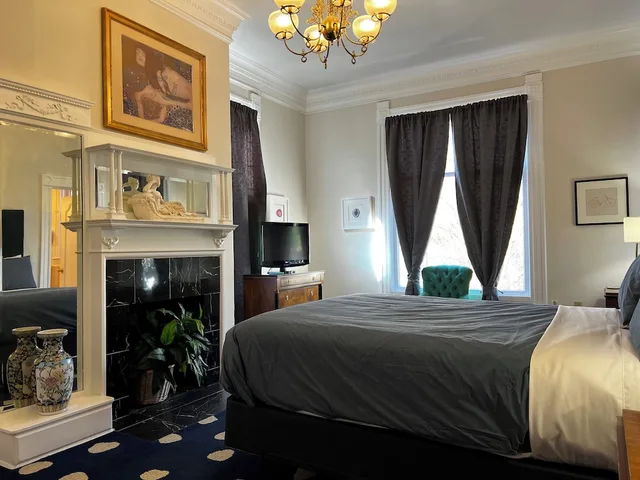 غرفة بسريرين كوين، The Sterling Hotel 4/10