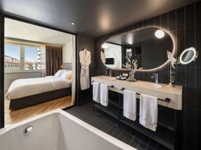 Maestro, Suite, King Bed, Sofa، Hotel Am Konzerthaus - MGallery Collection 4/5