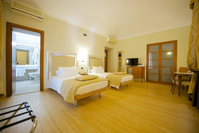 Standard, Twin Beds, Best Western Crystal Palace Hotel 2/5