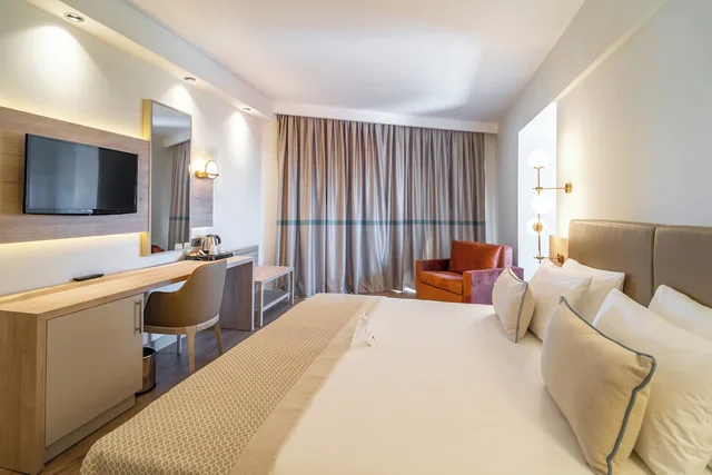 غرفة ديلوكس عائلية بسرير كوين وسرير فردي بإطلالة على البحر، Arcanus Hotels Sorgun 3/7