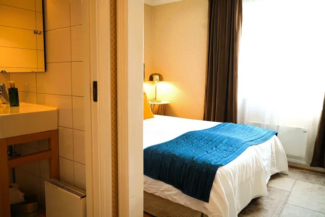 غرفة ثلاثية بسرير كوين مع أريكة، Hotell Vanerport 3/3