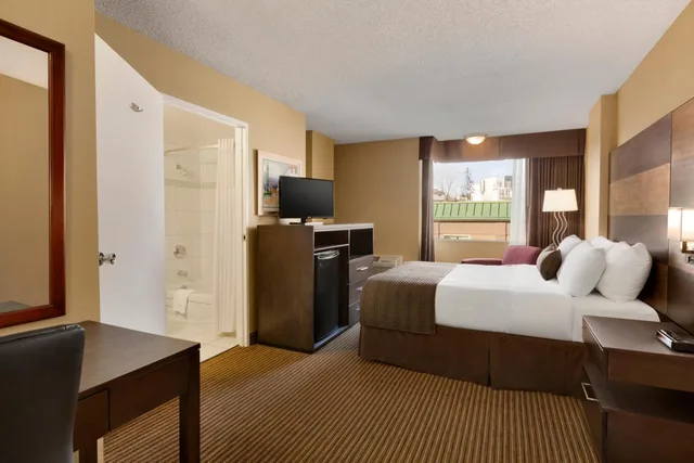 Room, King Bed, Queen Bed, Accessible, Days Inn by Wyndham Calgary South 3/8