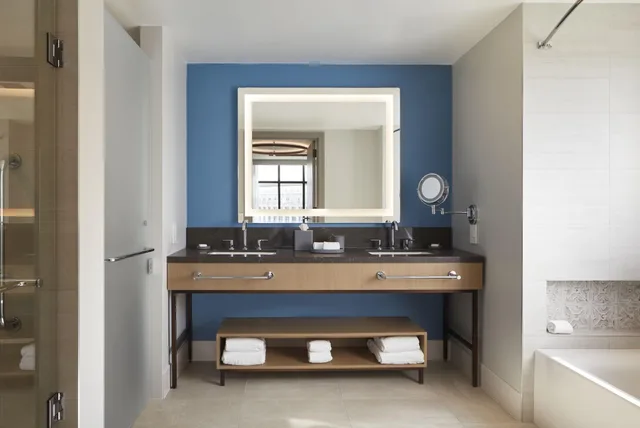Grand, Suite, Pool Terrace, Corner، Loews Coral Gables Hotel 4/4