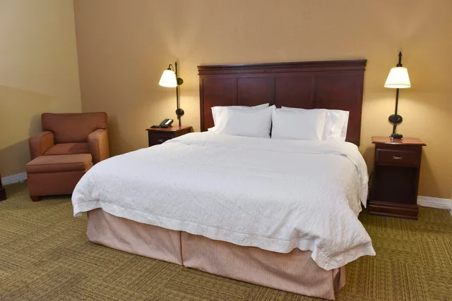 غرفة بسرير كينج لذوي الإعاقة، Hampton Inn Ruston 1/2