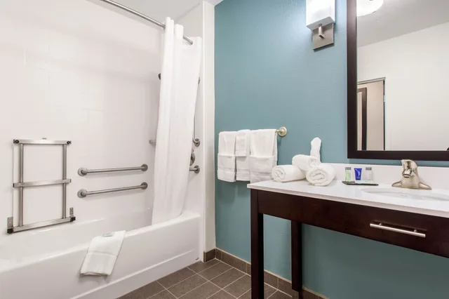 غرفة بسرير كينج لذوي الإعاقة، Sleep Inn & Suites Monroe - Woodbury 4/5