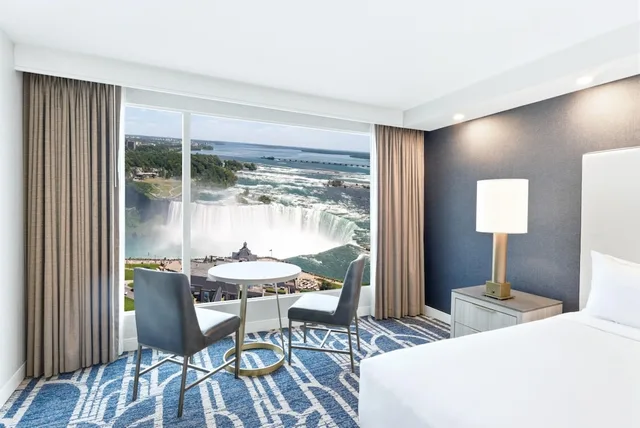Suite, 4 Queen Beds, Falls View, Embassy Suites By Hilton Niagara Falls Fallsview 4/6