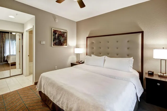 جناح بسرير كينج بغرفة نوم واحدة مع أريكة، Homewood Suites by Hilton Tampa-Port Richey 3/9