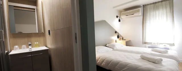 غرفة رباعية بسريرين منفصلين وسرير بطابقين، Brit Hotel Arverne - Clermont Sud 1/3