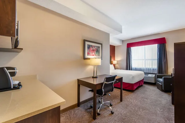 غرفة بسرير كوين، Best Western Plus Kindersley Hotel 3/4
