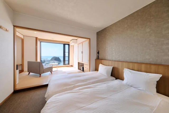 غرفة بسريرين منفصلين بحمام مشترك بأرضية تاتامي، Shiretoko Yuhi No Ataruie Onsen Hostel 1/1