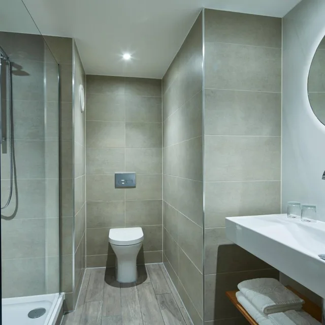غرفة سوبيريور كبيرة بسرير كينج، Manchester Marriott Victoria And Albert Hotel 1/2