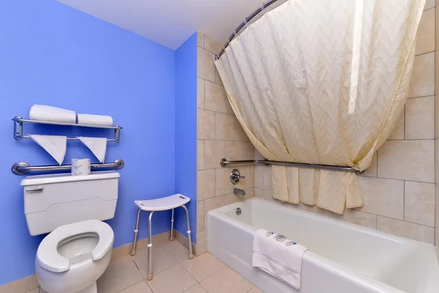 Room, Queen Bed, Smoking, Americas Best Value Inn Clear Lake 2/2
