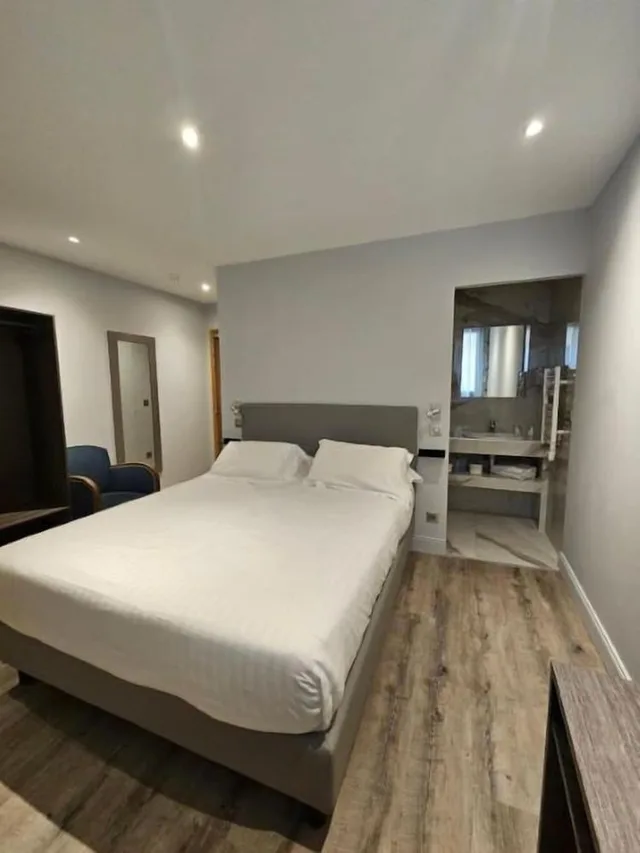 غرفة، HOTEL DE LA COURONNE 1/3