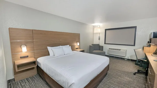 غرفة بسرير كينج، Estherville Hotel Amp Suites 8/10