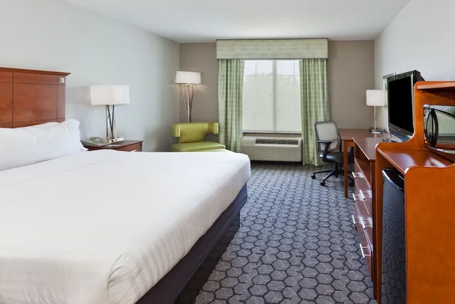غرفة قياسية بسرير كينج، Holiday Inn Express Hotel And Suites Phenix City Columbus 2/6