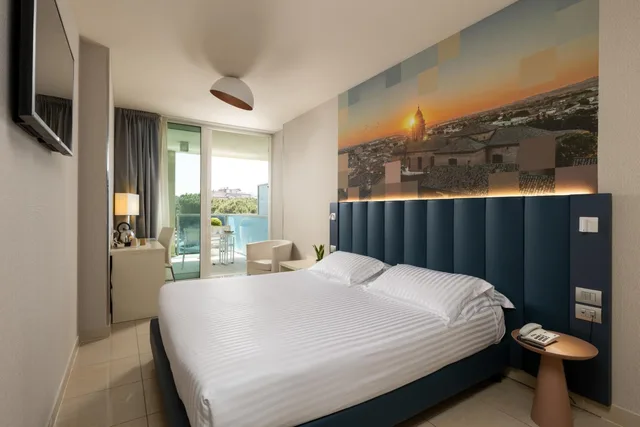 Classic, Double Bed, Side Sea View, Balcony، MERCURE RIMINI ARTIS 8/10
