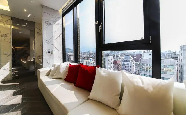 جناح، Hotel Cullinan Gaepo 2/9