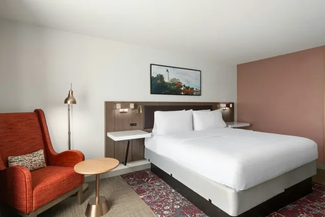 Room, King Bed, Hilton Garden Inn Tallahassee 1/3