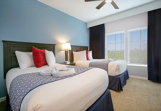 Signature, 2 Double Beds, King Bed, Fireworks View, 2 Bathrooms, Sofa، Lake Buena Vista Resort Village and Spa 2/10