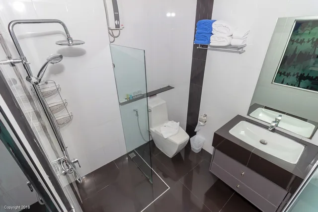 غرفة ديلوكس بسرير مزدوج بإطلالة على المسبح، MODERN LIVING HOTEL 4/4