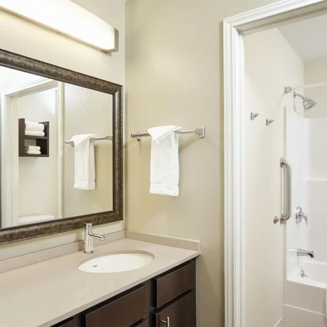 جناح بسرير كوين بغرفتي نوم، STAYBRIDGE SUITES LINCOLNSHIRE 4/5