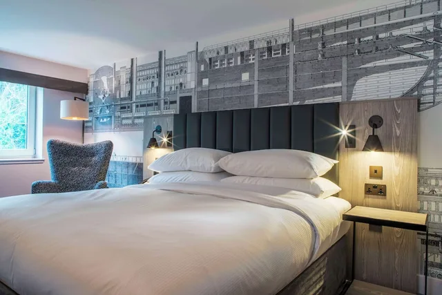 Deluxe, Double Bed, Doubletree By Hilton Bristol South Cadbury House 2/6