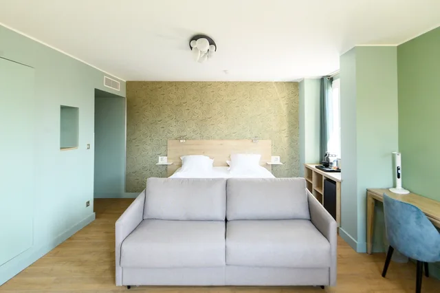 جناح بسرير كينج مع أريكة، Grand Hôtel Dauphiné 3/9