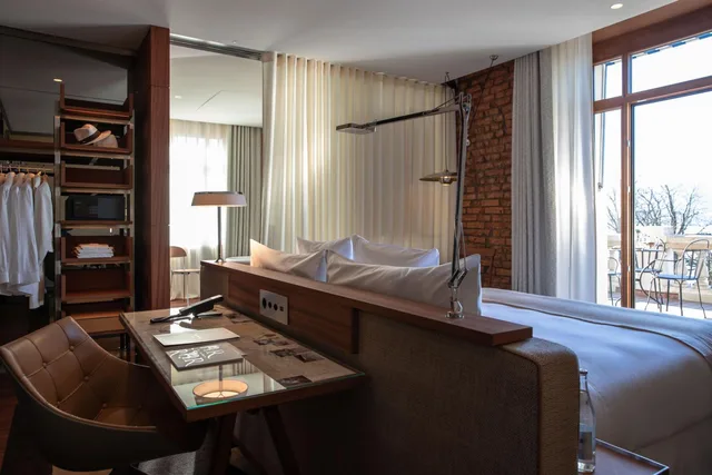 غرفة بريميير بسرير كينج بشرفة، La Reserve Eden au Lac Zurich 1/4