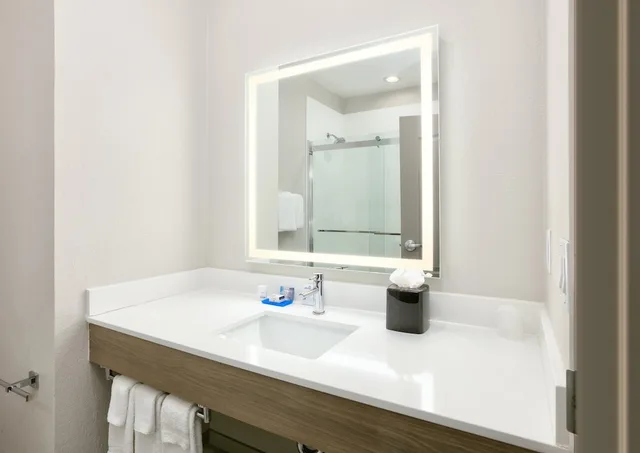 Suite, 2 Queen Beds, Living Area, Holiday Inn Express Amp Suites North Dallas At Preston 4/5