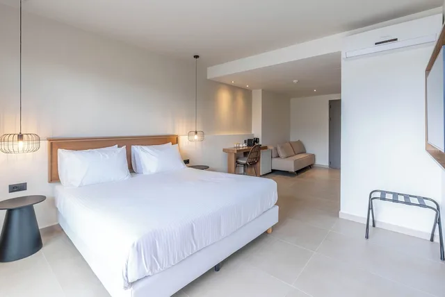 جناح جونيور تنفيذي بسرير مزدوج بإطلالة على البحر مع أريكة بمسبح خاص، Iolida Corfu Resort & Spa by Smile Hotels 4/6