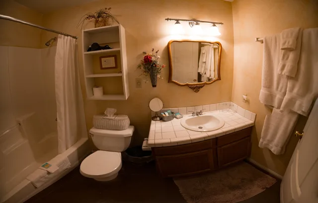 Cedar, Queen Bed، Skyridge Inn Bed & Breakfast 5/7