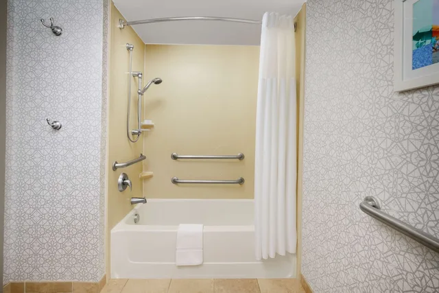 غرفة قياسية بسرير كوين لذوي الإعاقة، Hampton Inn Ft Lauderdale-Cypress Creek 6/7