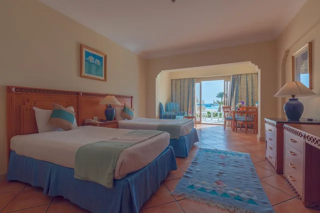 غرفة ديلوكس بسرير كينج بإطلالة على البحر، Old Palace Resort Sahl Hasheesh 3/4