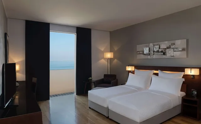 غرفة بسريرين منفصلين لذوي الإعاقة، Hilton Beirut Downtown 1/6