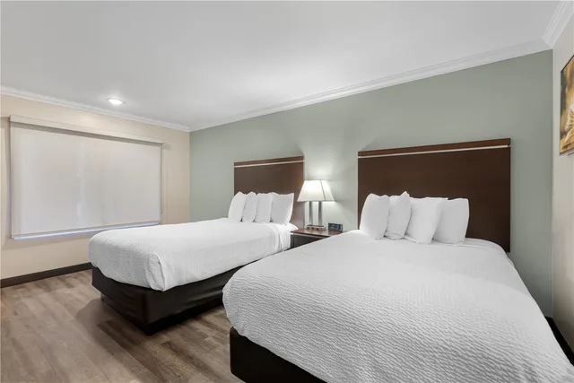 Room, 2 Double Beds, Bathtub, Accessible, Best Western Courtesy Inn - Anaheim Park Hotel 2/3