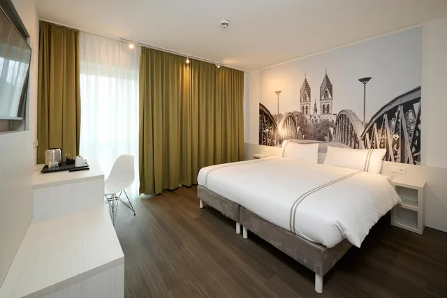 غرفة بسرير مزدوج لذوي الإعاقة، Premier Inn Freiburg City Nord 3/7