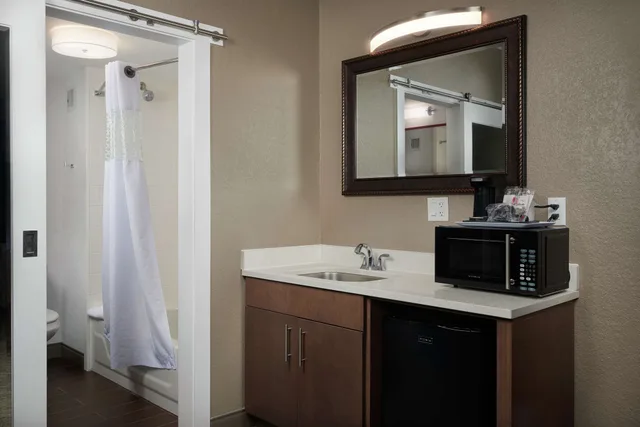 جناح بسرير كينج مع أريكة، Hampton Inn Hanover 10/10