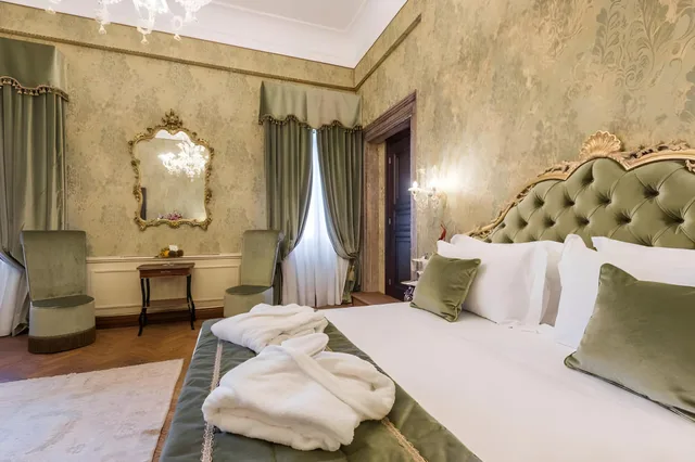 جناح ثلاثي، Nani Mocenigo Palace 1/1