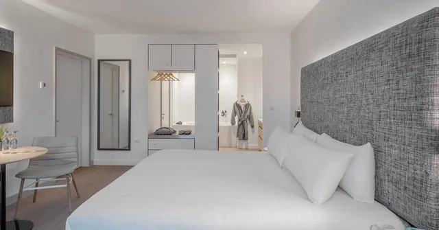 Studio, Double Bed, River View, INNSIDE Newcastle 2/6