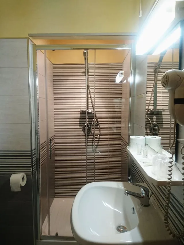 غرفة رباعية بسرير مزدوج وسريرين منفصلين، Giappone Inn Parking Hotel 9/10