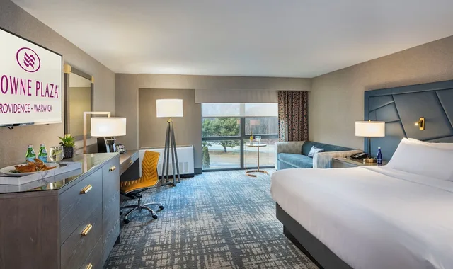 غرفة قياسية بسرير كينج لذوي الإعاقة، Crowne Plaza Hotel Providence Warwick 2/6