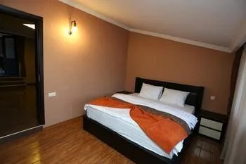 غرفة قياسية ثلاثية بسرير مزدوج وسرير فردي بشرفة، Piano Hotel 1/1