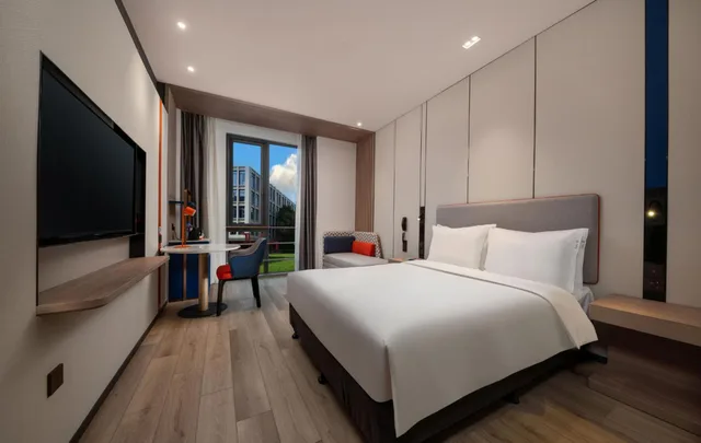 غرفة بسرير كينج وسرير كوين للمدخنين، HOLIDAY INN EXPRESS SHANGHAI PUJIANG 2/9