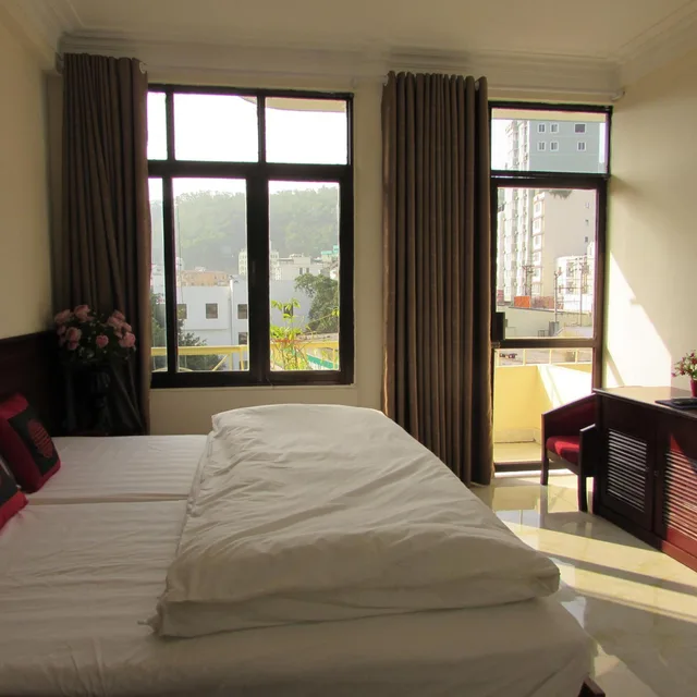 غرفة ديلوكس بسرير مزدوج أو سريرين منفصلين بشرفة، Viet Nhat Halong Hotel 1/1