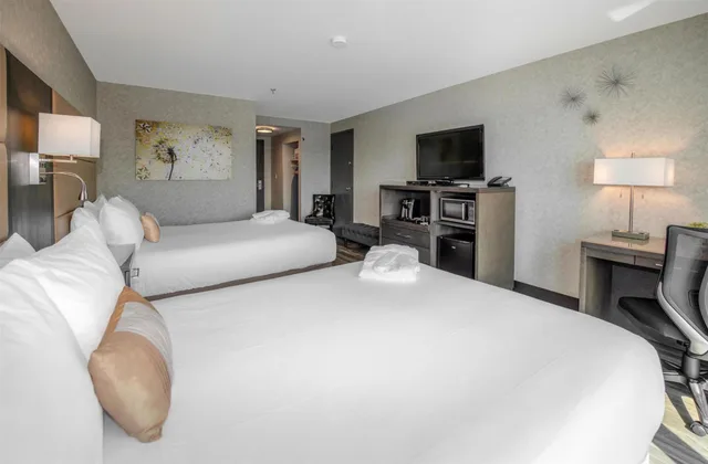 Coast, Premium, 2 Queen Beds، Lonsdale Quay Hotel 4/6
