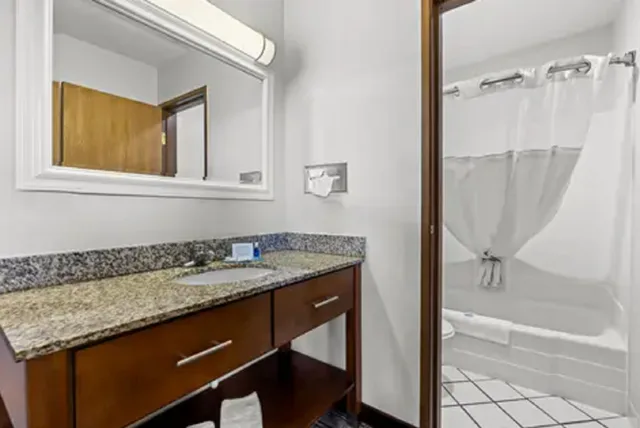 غرفة بسرير مزدوج، Rodeway Inn Rapid City SD 9/10