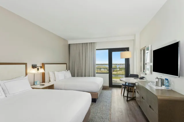 غرفة بسريرين كوين بشرفة، The Lodge At Gulf State Park A Hilton Hotel 2/5