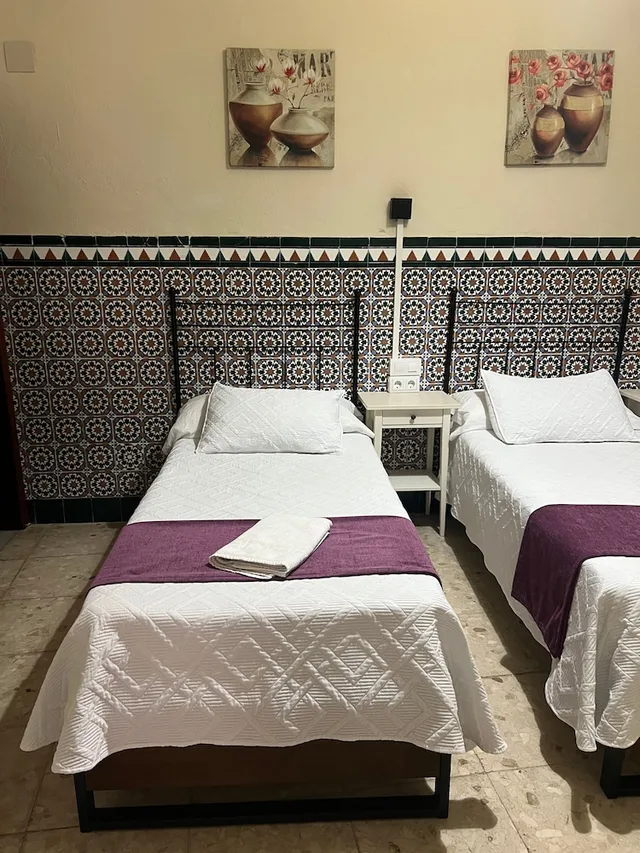 Room, Triple, 3 Beds, Private Bathroom, Ground Floor, Pension Catedral 1/10