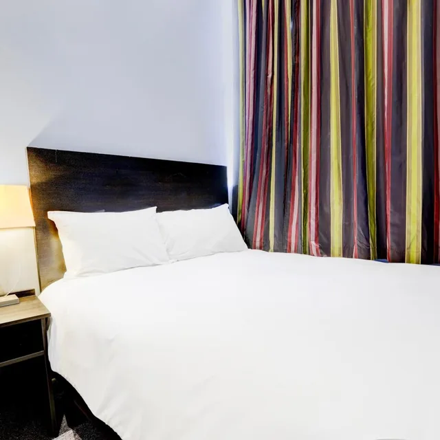 غرفة قياسية مزدوجة بسرير كينج، London Shelton Hotel, Finsbury Park 1/4