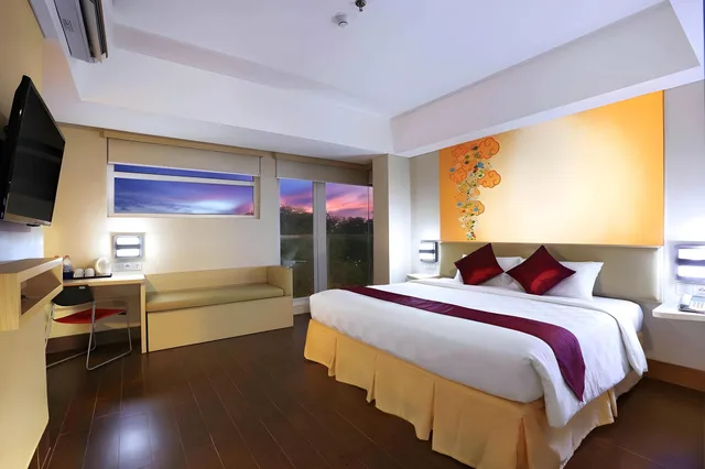 غرفة ديلوكس عائلية بسرير كينج، Cordela Hotel Cirebon 1/1